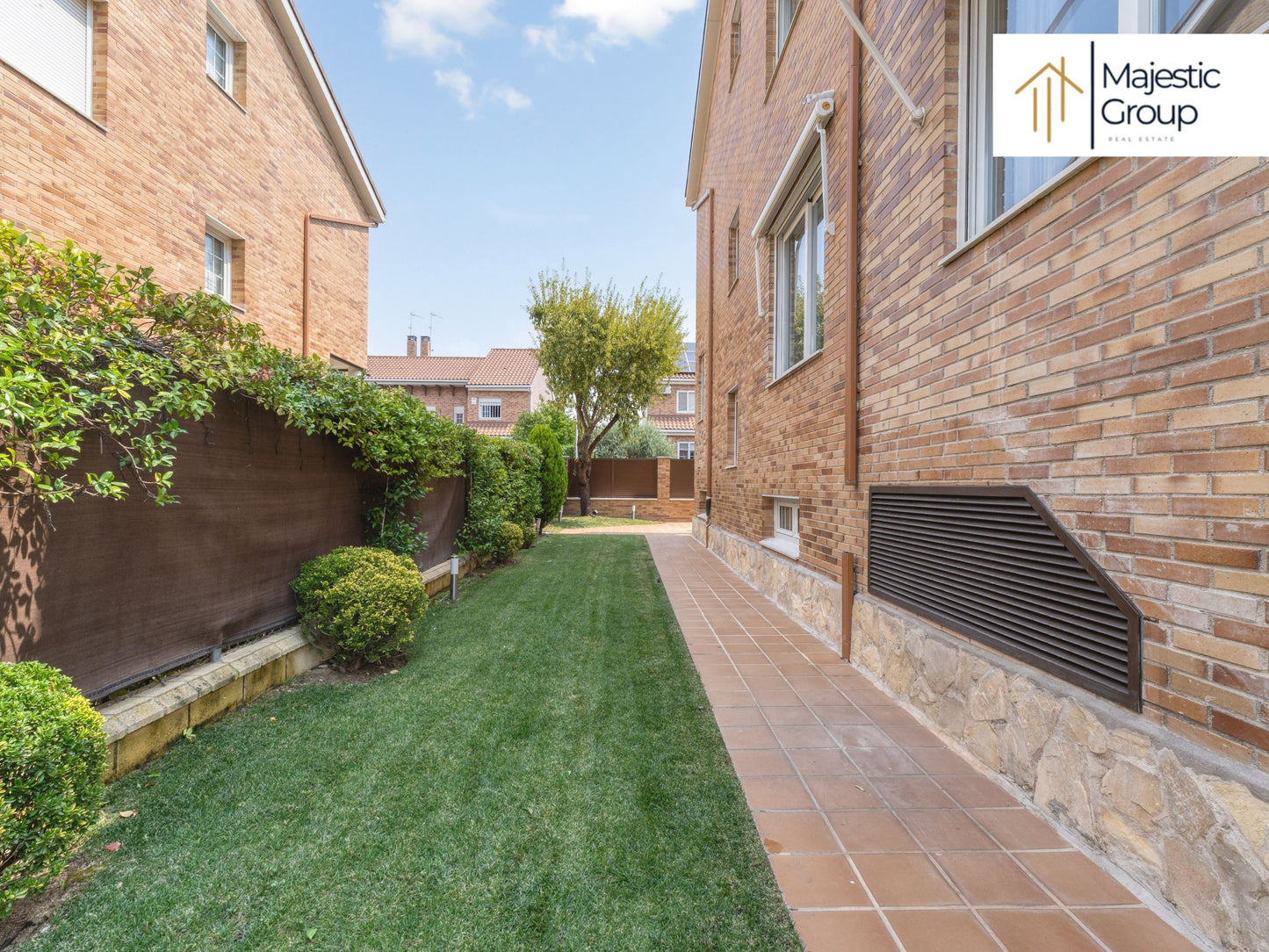 Chalet pareado en venta en Villanueva de la Cañada – Reformado y exclusivo | Majestic Group