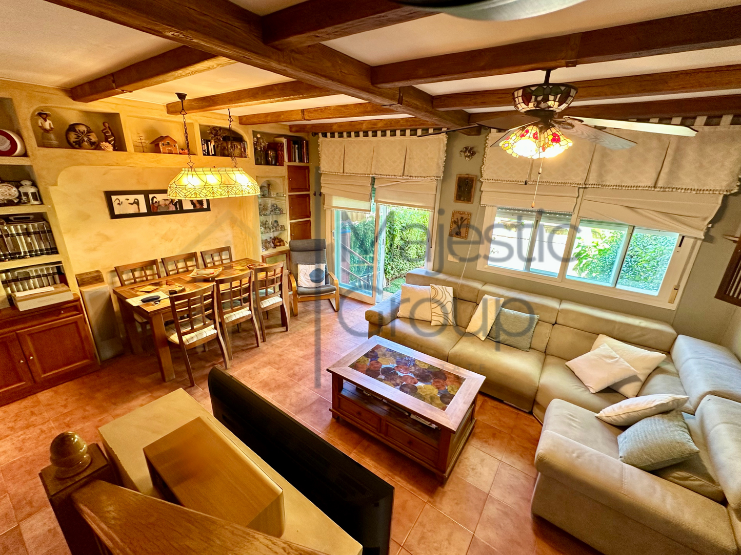 IMPRESIONANTE CHALET EN BOADILLA DEL MONTE