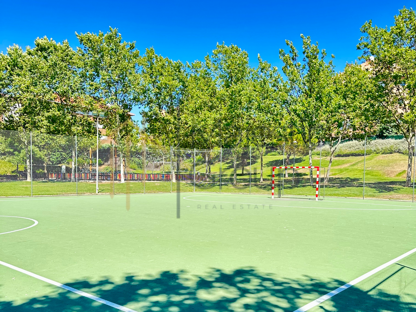IMPRESIONANTE CHALET EN BOADILLA DEL MONTE