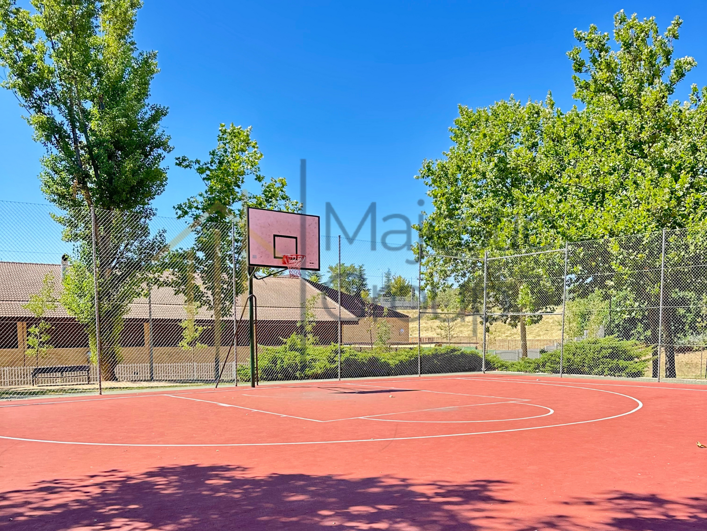 IMPRESIONANTE CHALET EN BOADILLA DEL MONTE