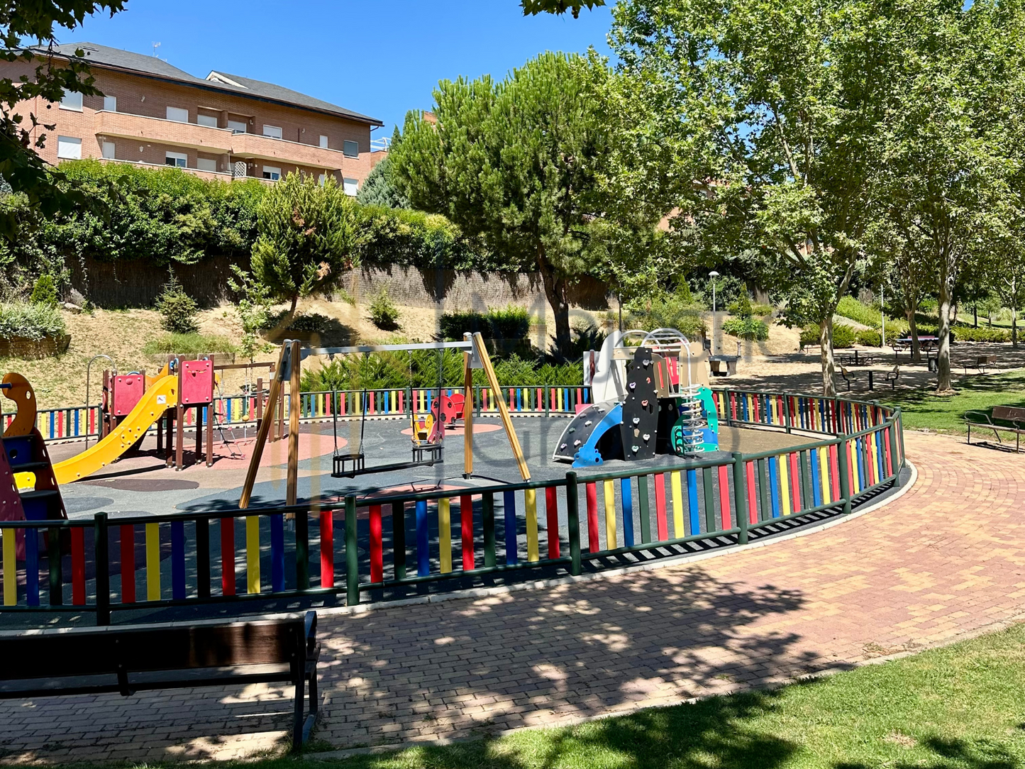 IMPRESIONANTE CHALET EN BOADILLA DEL MONTE