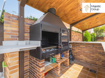 Chalet pareado en venta en Villanueva de la Cañada – Reformado y exclusivo | Majestic Group