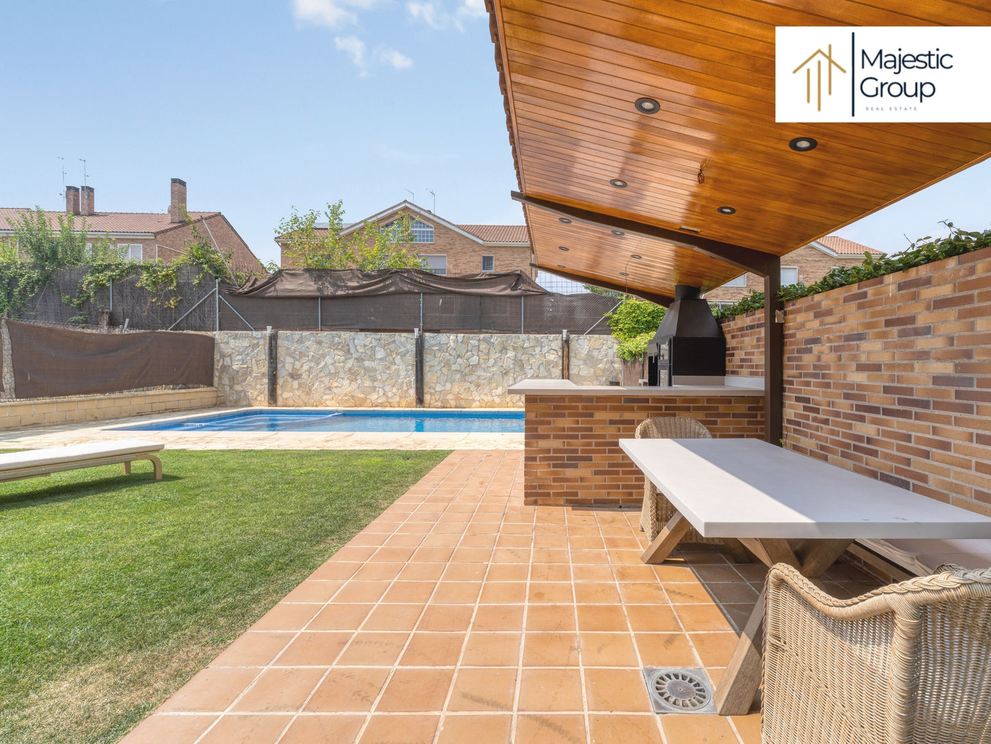Chalet pareado en venta en Villanueva de la Cañada – Reformado y exclusivo | Majestic Group