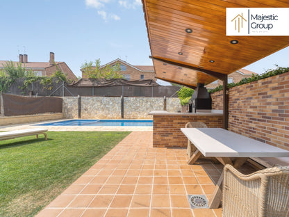 Chalet pareado en venta en Villanueva de la Cañada – Reformado y exclusivo | Majestic Group