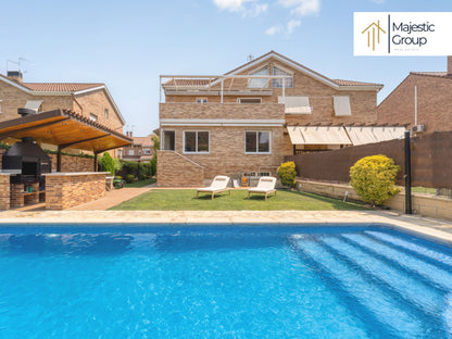 Chalet pareado en venta en Villanueva de la Cañada – Reformado y exclusivo | Majestic Group