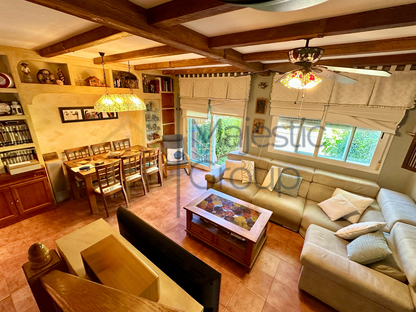 IMPRESIONANTE CHALET EN BOADILLA DEL MONTE