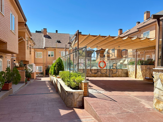 IMPRESIONANTE CHALET EN BOADILLA DEL MONTE