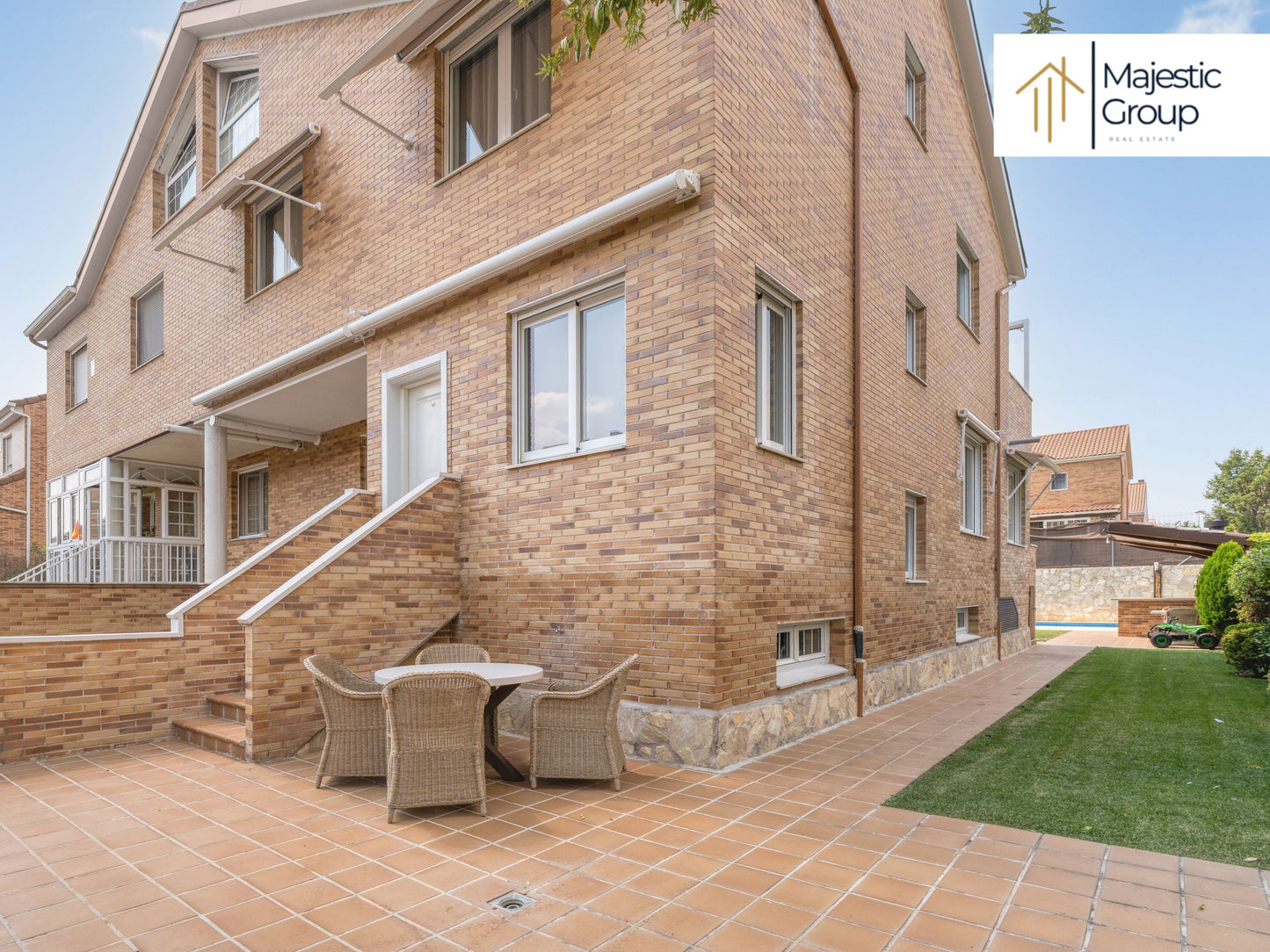 Chalet pareado en venta en Villanueva de la Cañada – Reformado y exclusivo | Majestic Group