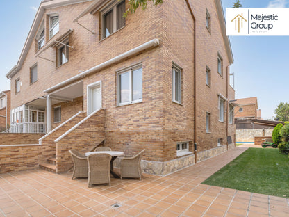 Chalet pareado en venta en Villanueva de la Cañada – Reformado y exclusivo | Majestic Group