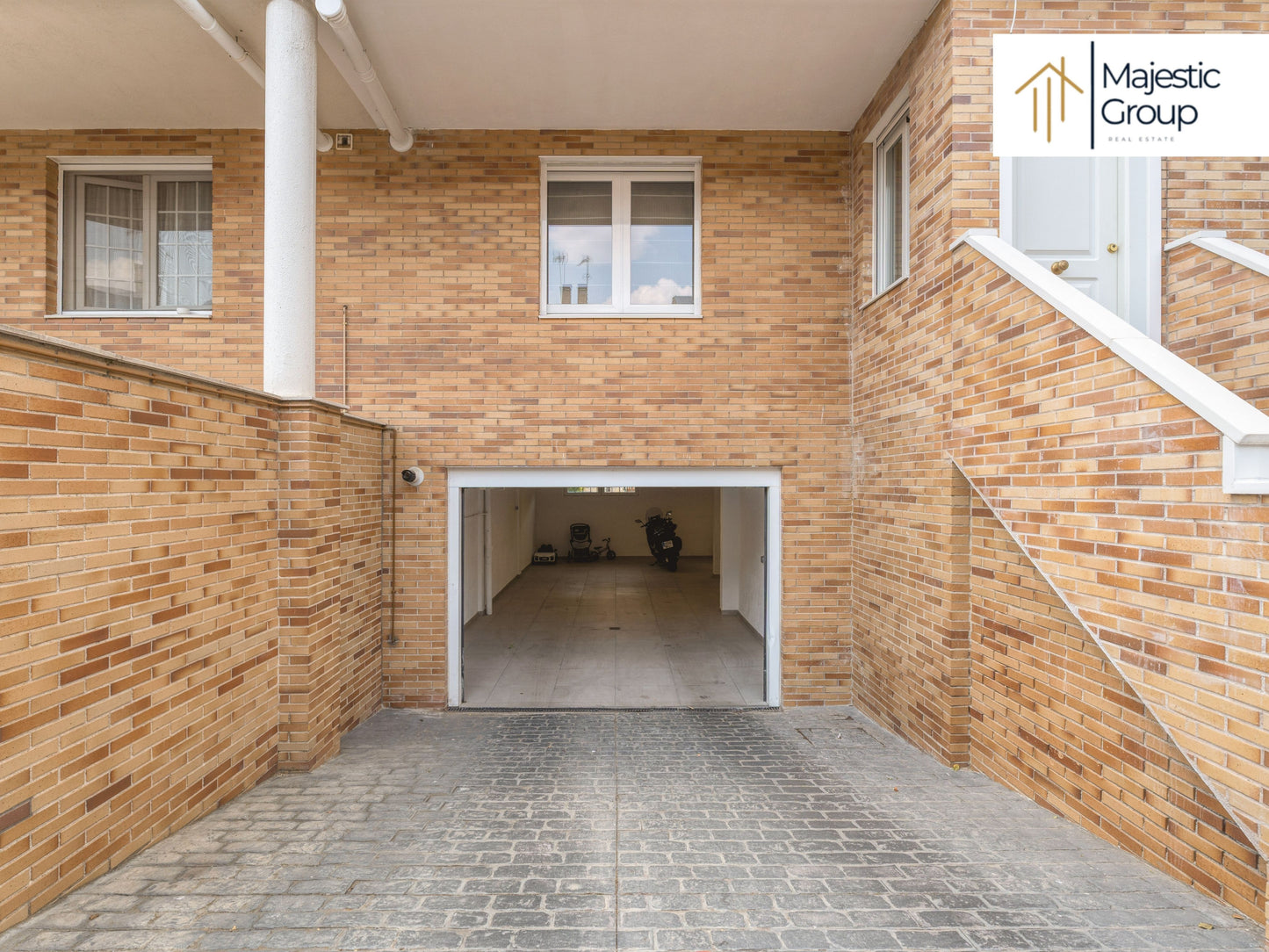 Chalet pareado en venta en Villanueva de la Cañada – Reformado y exclusivo | Majestic Group
