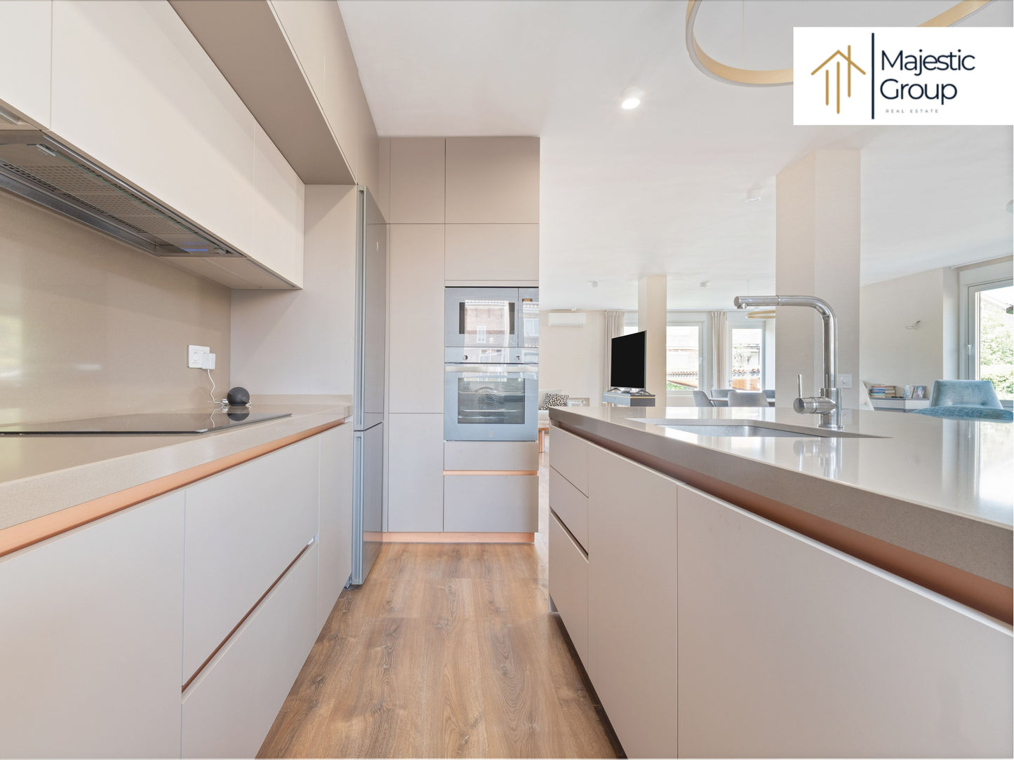 Chalet pareado en venta en Villanueva de la Cañada – Reformado y exclusivo | Majestic Group