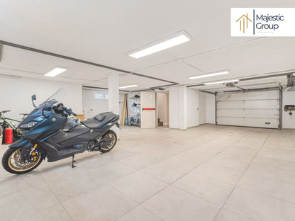 Chalet pareado en venta en Villanueva de la Cañada – Reformado y exclusivo | Majestic Group