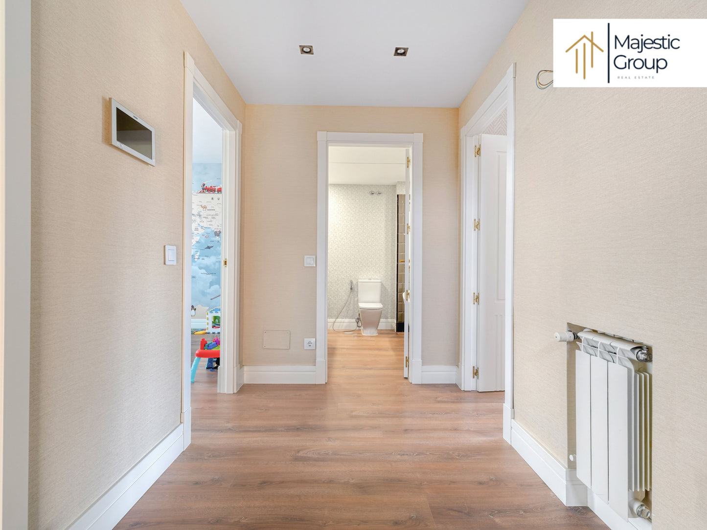 Chalet pareado en venta en Villanueva de la Cañada – Reformado y exclusivo | Majestic Group