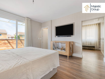 Chalet pareado en venta en Villanueva de la Cañada – Reformado y exclusivo | Majestic Group