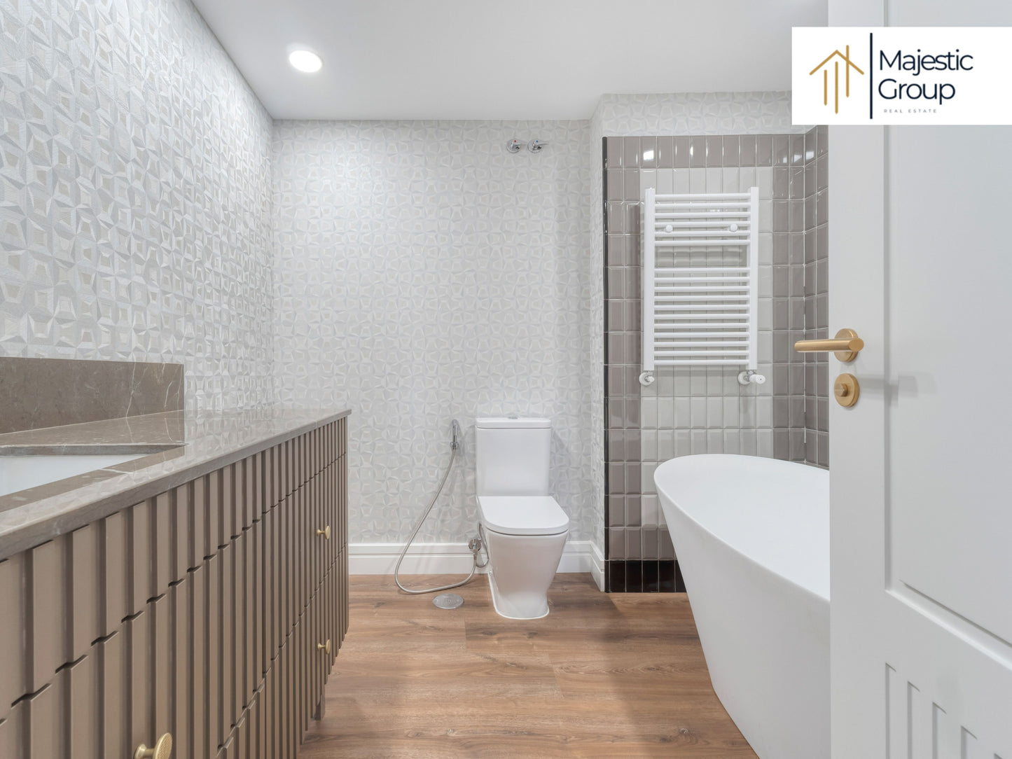 Chalet pareado en venta en Villanueva de la Cañada – Reformado y exclusivo | Majestic Group