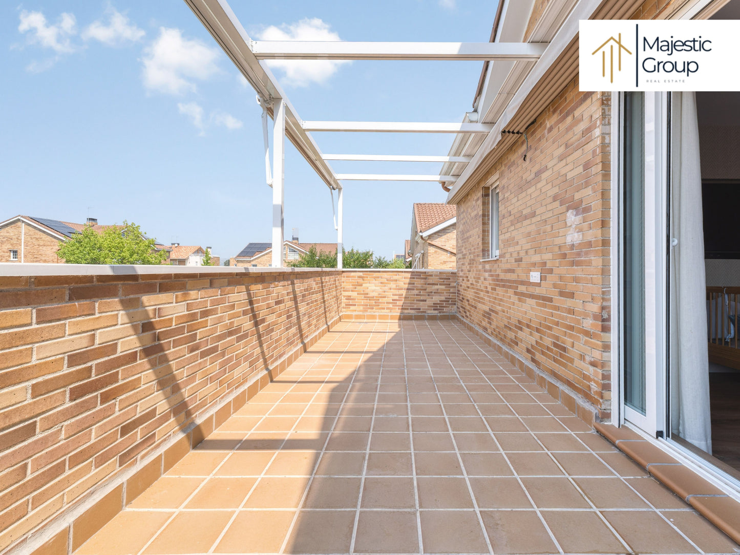 Chalet pareado en venta en Villanueva de la Cañada – Reformado y exclusivo | Majestic Group