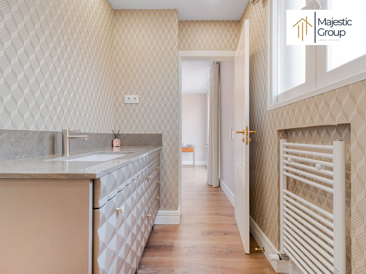 Chalet pareado en venta en Villanueva de la Cañada – Reformado y exclusivo | Majestic Group