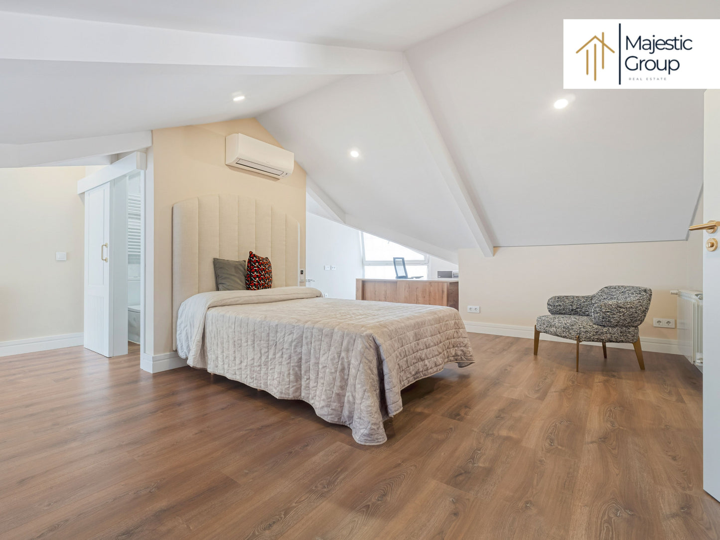 Chalet pareado en venta en Villanueva de la Cañada – Reformado y exclusivo | Majestic Group