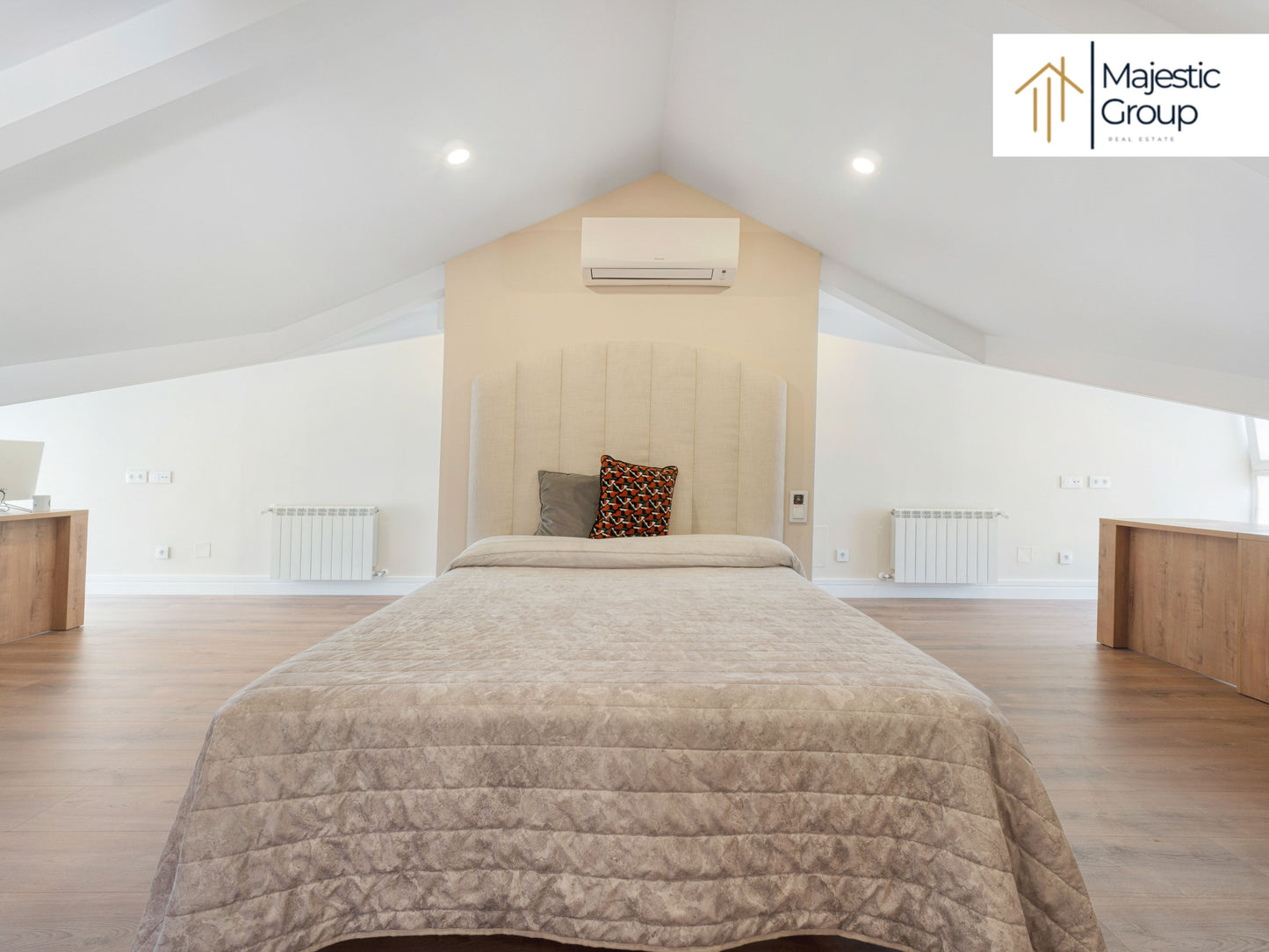 Chalet pareado en venta en Villanueva de la Cañada – Reformado y exclusivo | Majestic Group
