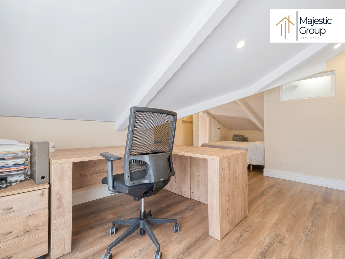 Chalet pareado en venta en Villanueva de la Cañada – Reformado y exclusivo | Majestic Group