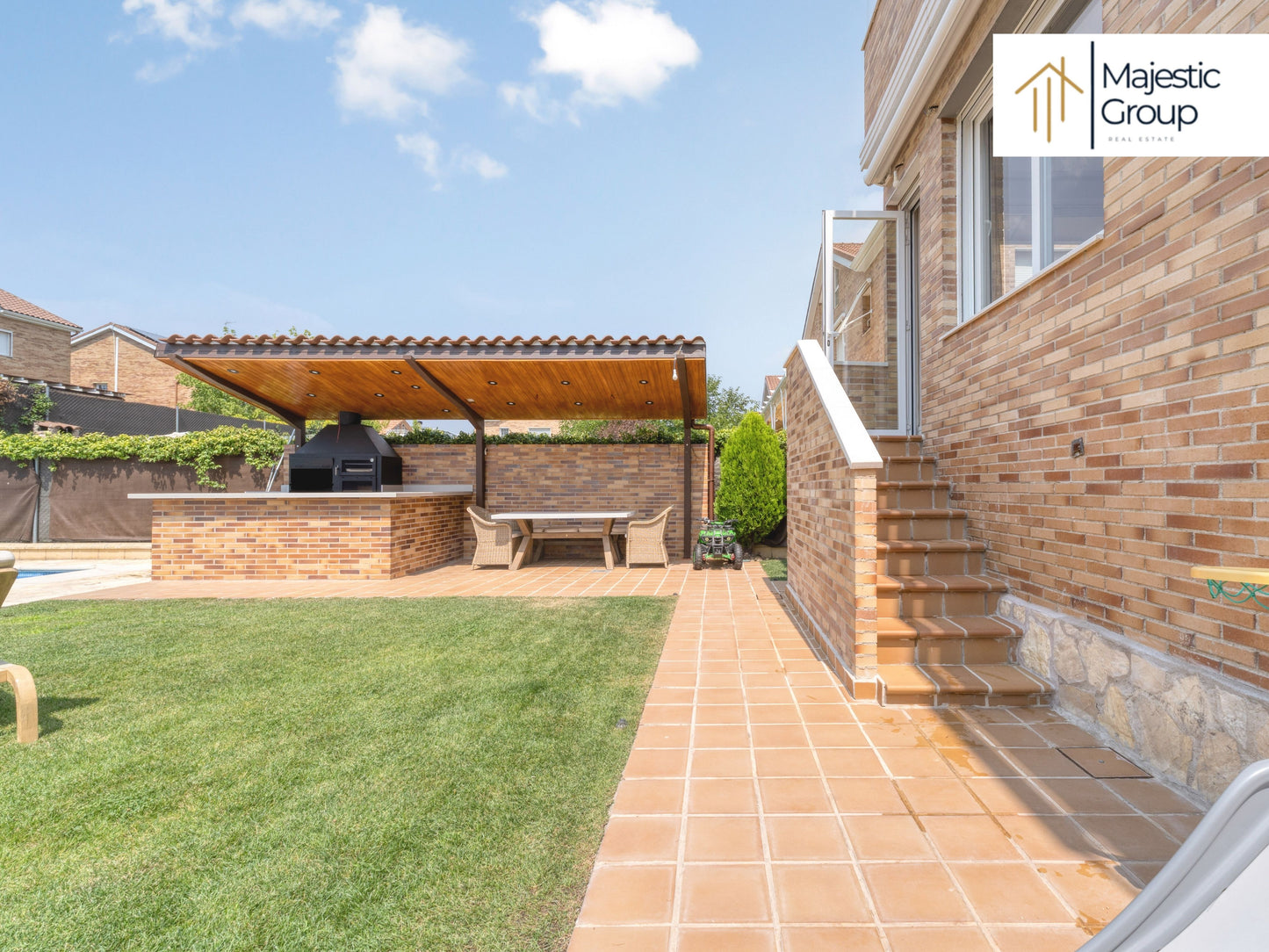 Chalet pareado en venta en Villanueva de la Cañada – Reformado y exclusivo | Majestic Group
