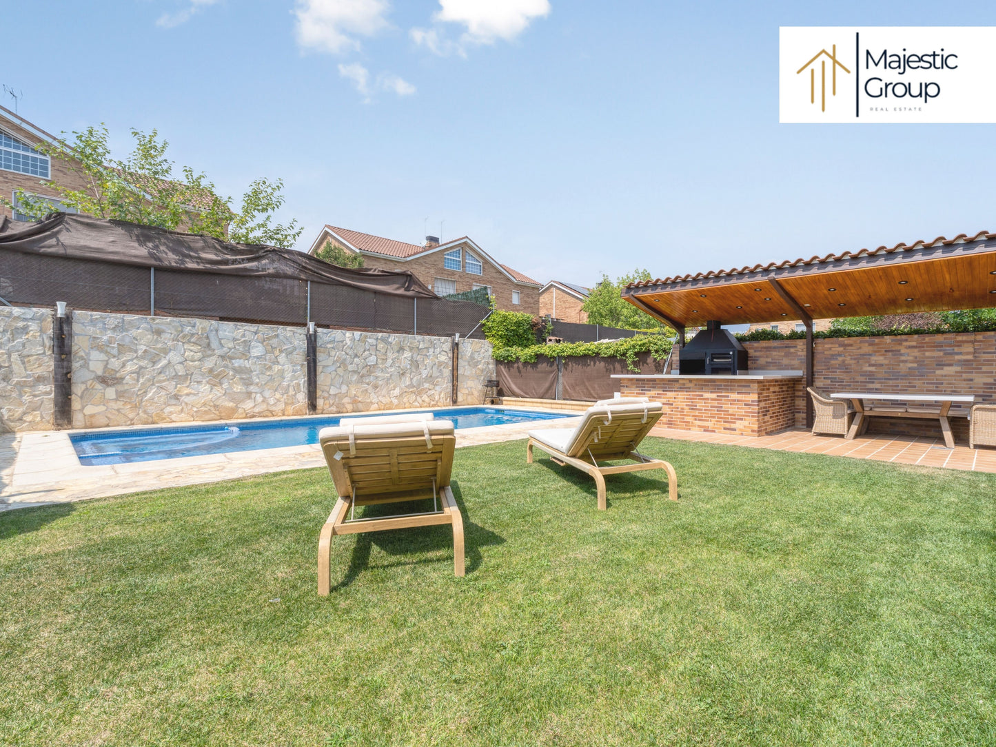 Chalet pareado en venta en Villanueva de la Cañada – Reformado y exclusivo | Majestic Group
